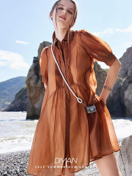 蒂言女装品牌2022夏季纯色宽松慵懒风森系连衣裙