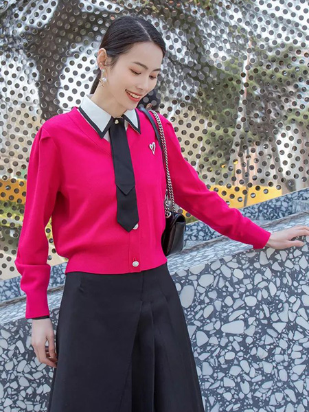 熙嬅女装品牌2022秋冬学院风纯色玫红针织衫