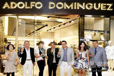 ADOLFO DOMINGUEZ店铺展示